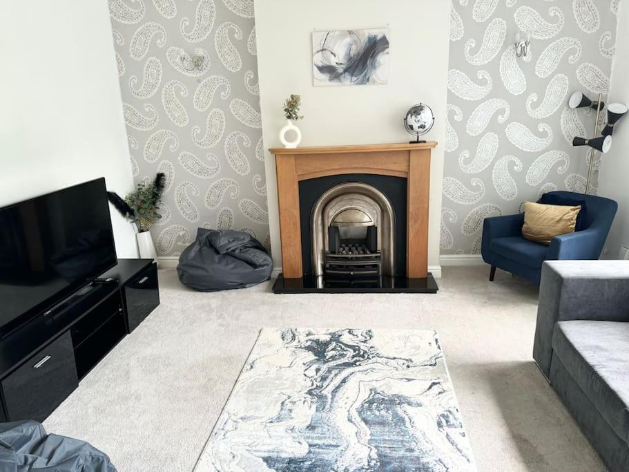 Spacious 15 Guest Home With 9 Beds In Shirley Solihull Eksteriør bilde