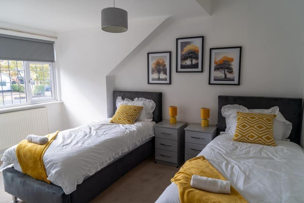 Spacious 15 Guest Home With 9 Beds In Shirley Solihull Eksteriør bilde