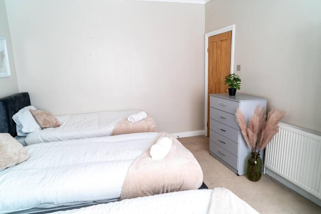Spacious 15 Guest Home With 9 Beds In Shirley Solihull Eksteriør bilde