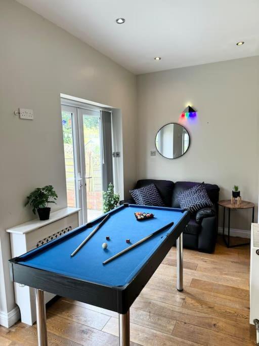 Spacious 15 Guest Home With 9 Beds In Shirley Solihull Eksteriør bilde