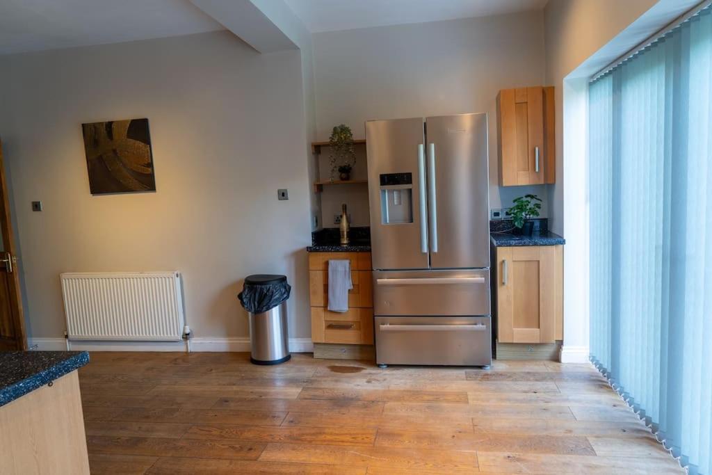 Spacious 15 Guest Home With 9 Beds In Shirley Solihull Eksteriør bilde