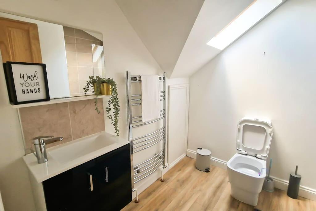 Spacious 15 Guest Home With 9 Beds In Shirley Solihull Eksteriør bilde