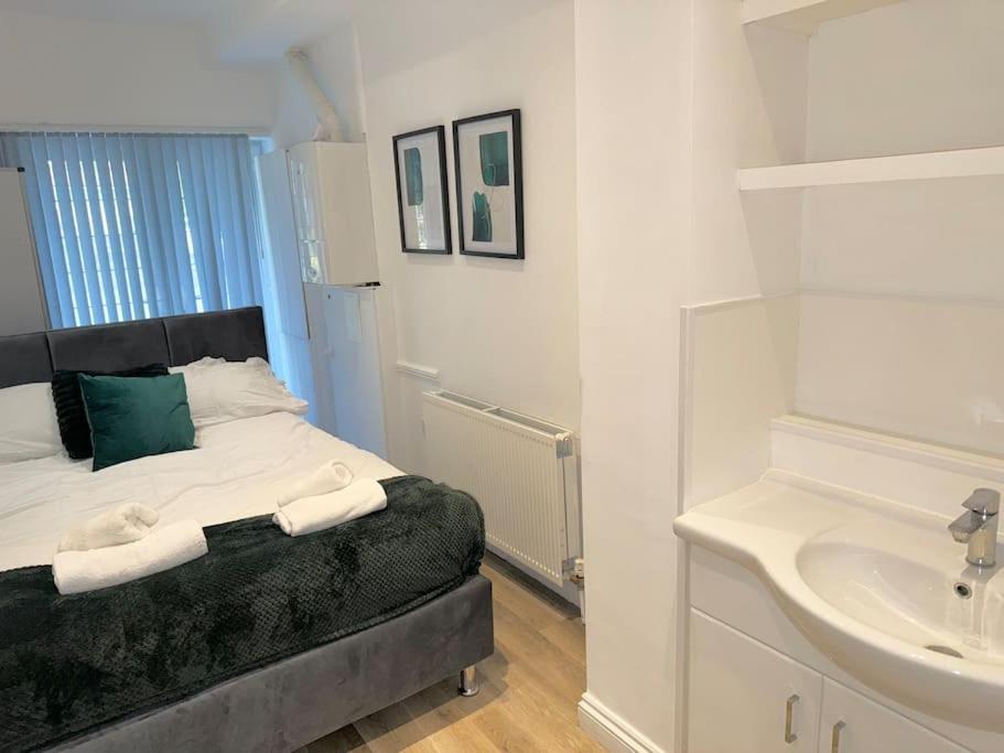 Spacious 15 Guest Home With 9 Beds In Shirley Solihull Eksteriør bilde