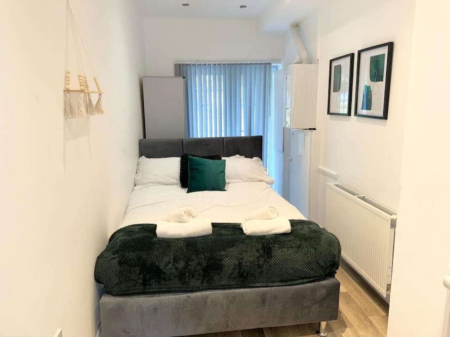 Spacious 15 Guest Home With 9 Beds In Shirley Solihull Eksteriør bilde