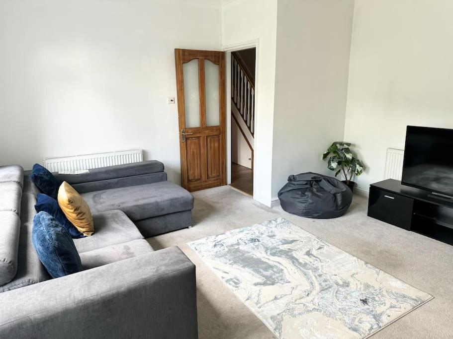 Spacious 15 Guest Home With 9 Beds In Shirley Solihull Eksteriør bilde