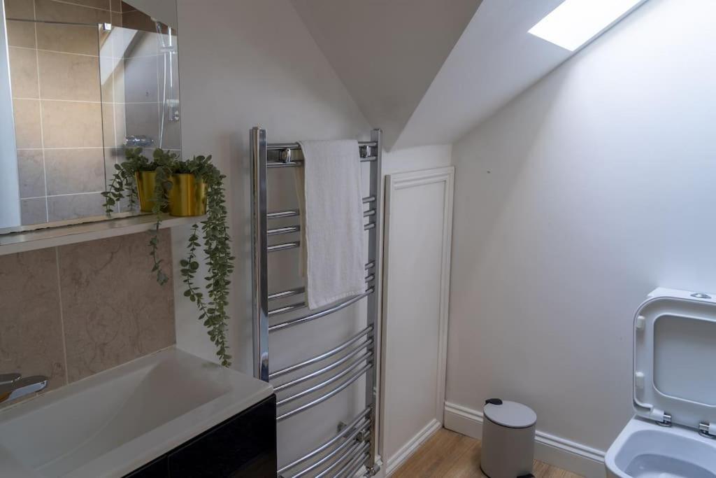 Spacious 15 Guest Home With 9 Beds In Shirley Solihull Eksteriør bilde