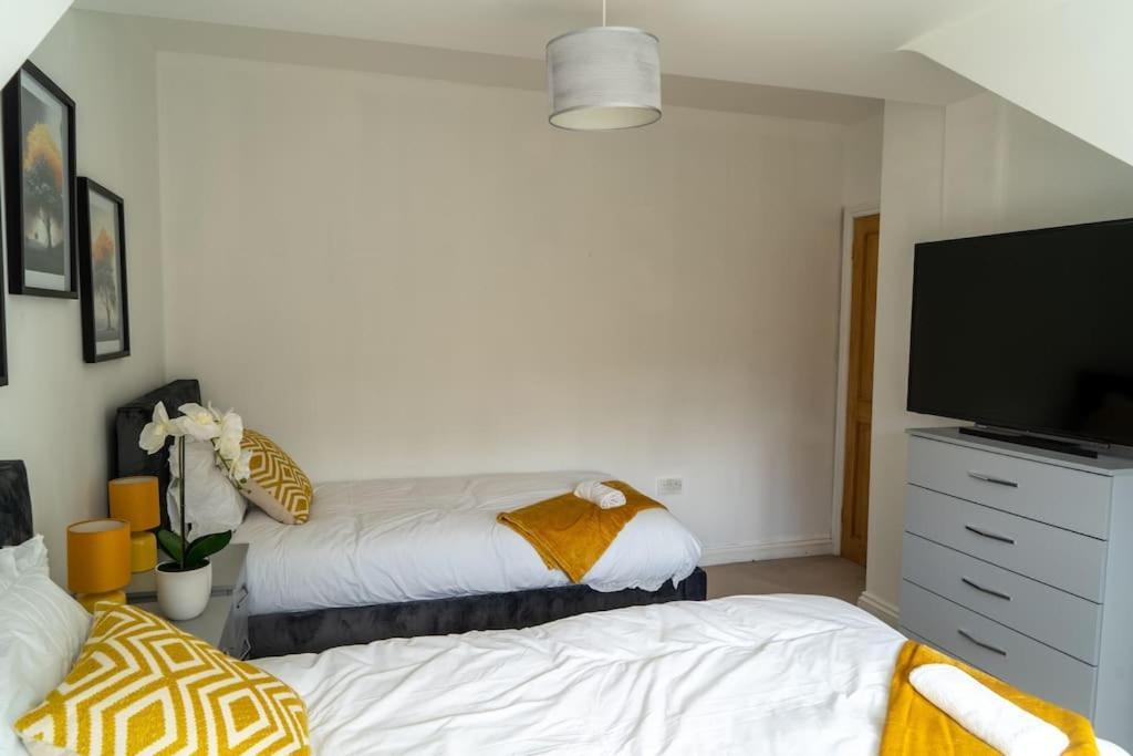 Spacious 15 Guest Home With 9 Beds In Shirley Solihull Eksteriør bilde
